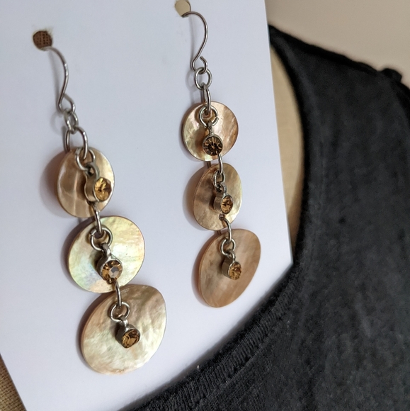 4 pairs of assorted dangle earrings - Picture 7 of 9